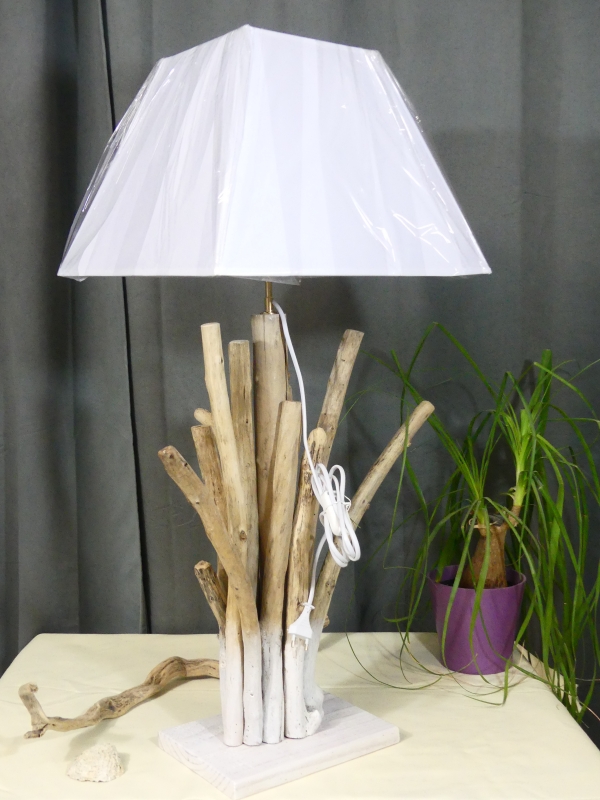 Bois flotté. Lampe en bois flotté. Fabrication artisanale Française by Deluxe Création